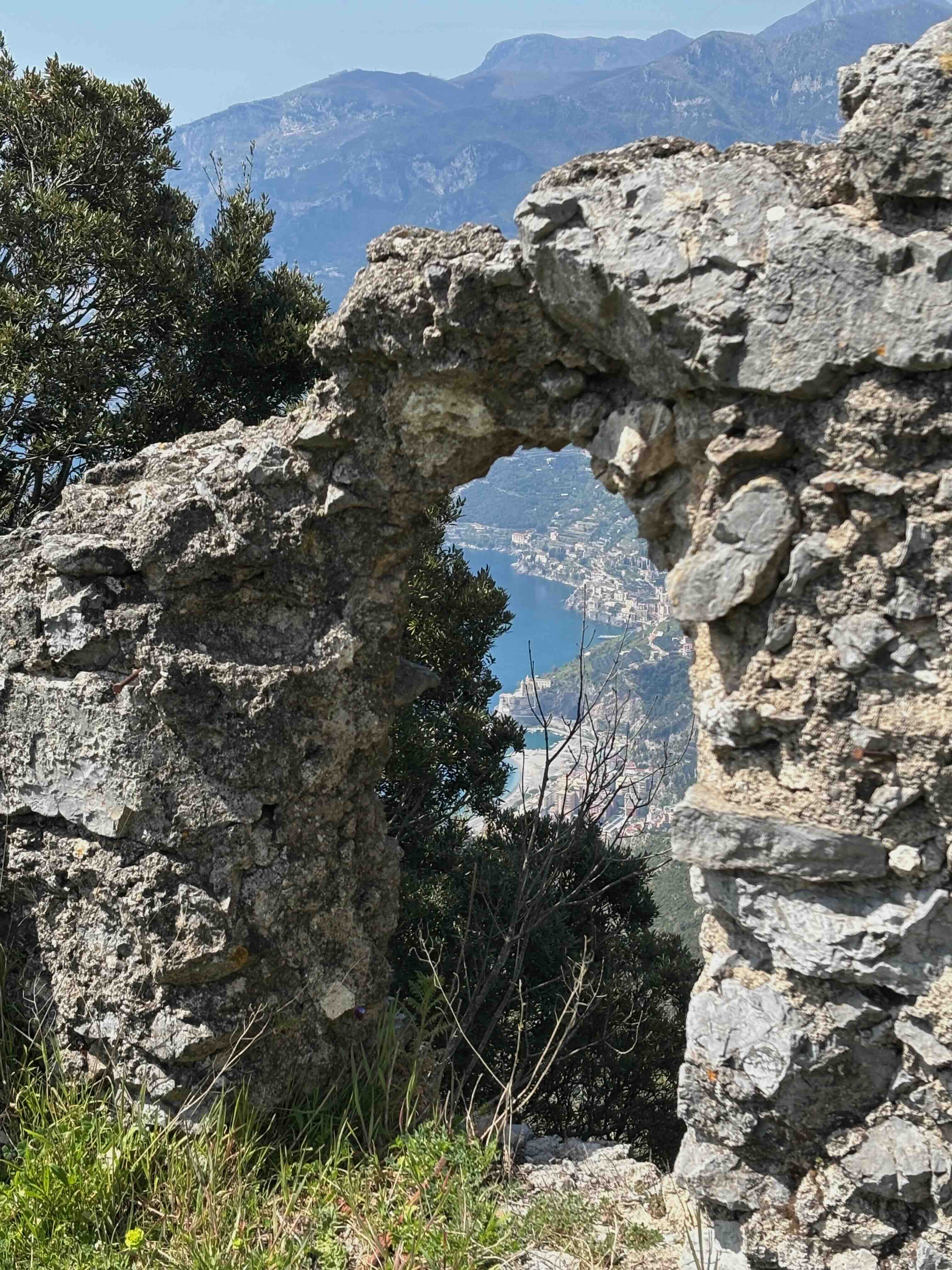 Vista della costiera amalfitana dal santuario dell'avvocata